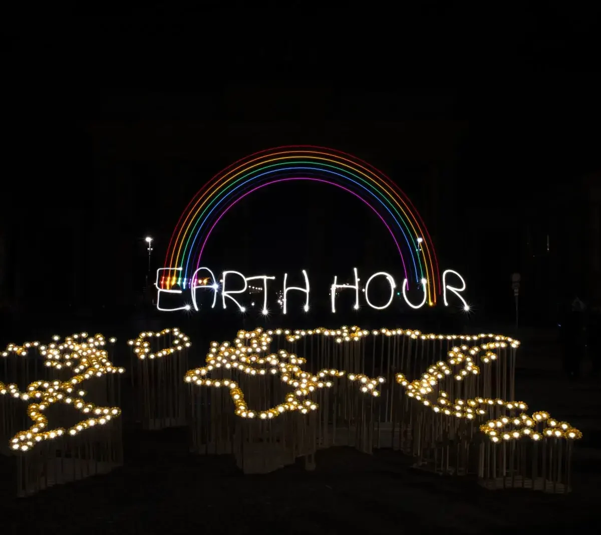 2019-03-30-Earth-Hour-Berlin-Pariser-Platz-c-Stephanie-Steinkopf-Ostkreuz_06-1600x1068