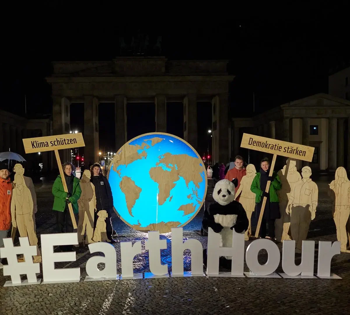 earth-hour-berlin-102-1920x1080